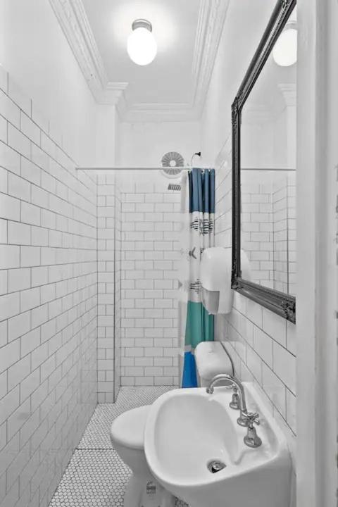 Venus By The Harbour Budget Hotel 시드니 외부 사진